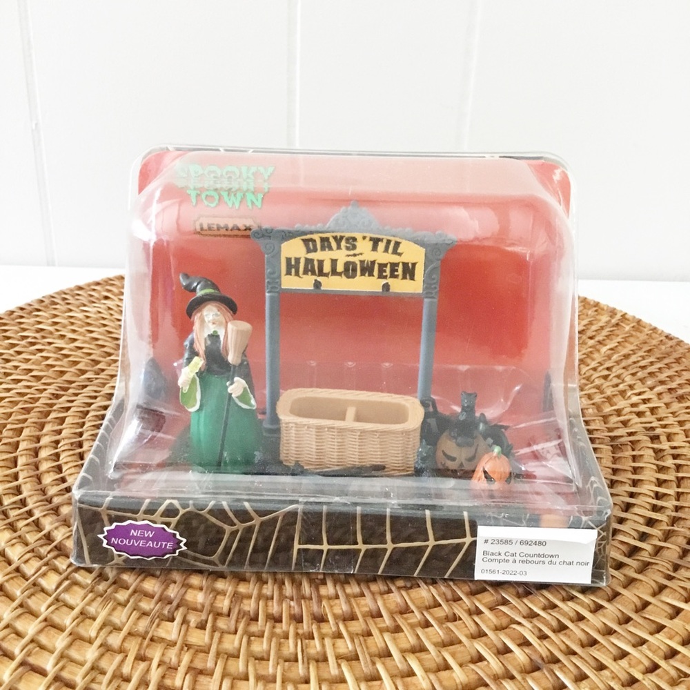 2022 BLACK CAT COUNTDOWN LEMAX SPOOKY TOWN TABLE ACCENT  BRAND  NEW HALLOWEEN